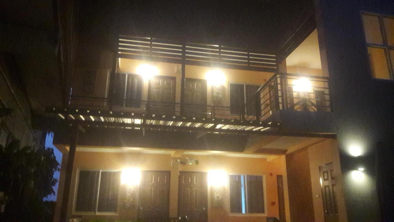 Chom Chan Guesthouse & Hostel เชียงใหม่ ภายนอก รูปภาพ