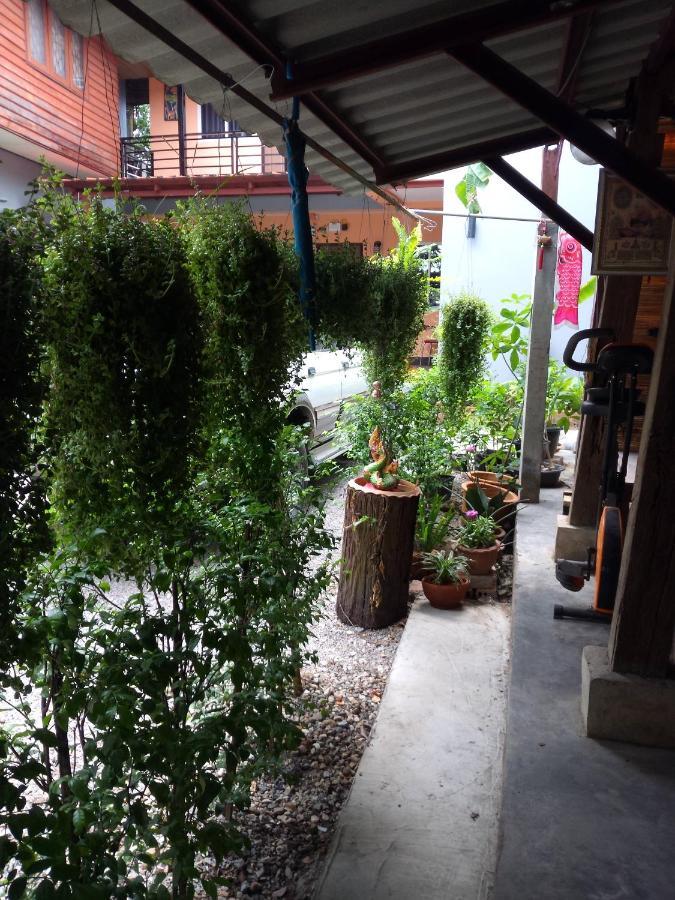 Chom Chan Guesthouse & Hostel เชียงใหม่ ภายนอก รูปภาพ